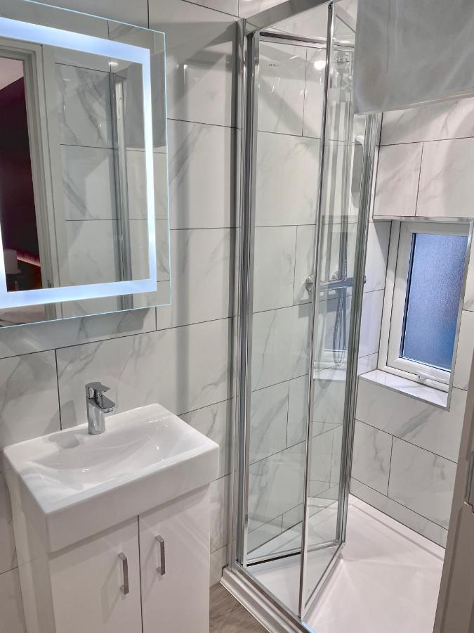 Holtwhites Hotel Enfield Ngoại thất bức ảnh