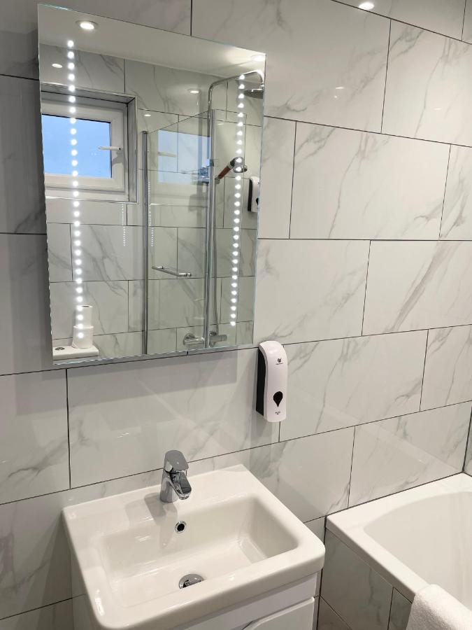 Holtwhites Hotel Enfield Ngoại thất bức ảnh