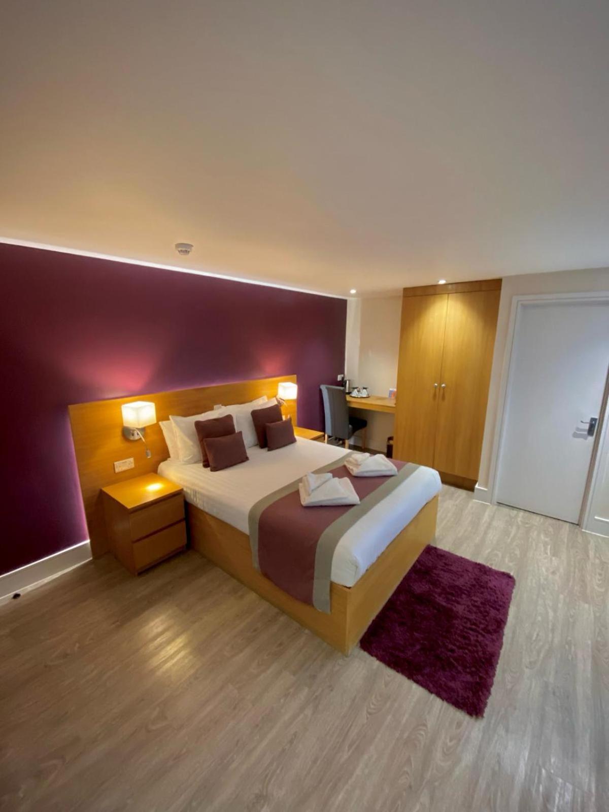 Holtwhites Hotel Enfield Ngoại thất bức ảnh