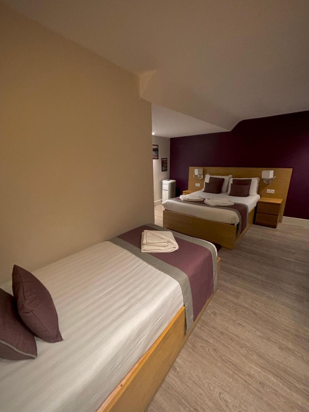 Holtwhites Hotel Enfield Ngoại thất bức ảnh