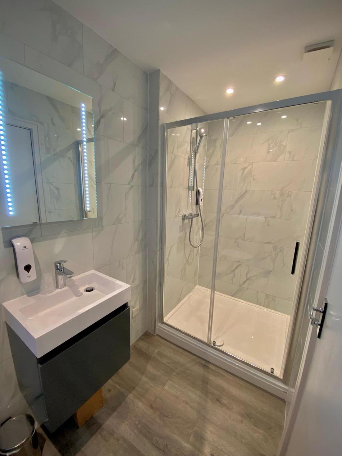 Holtwhites Hotel Enfield Ngoại thất bức ảnh