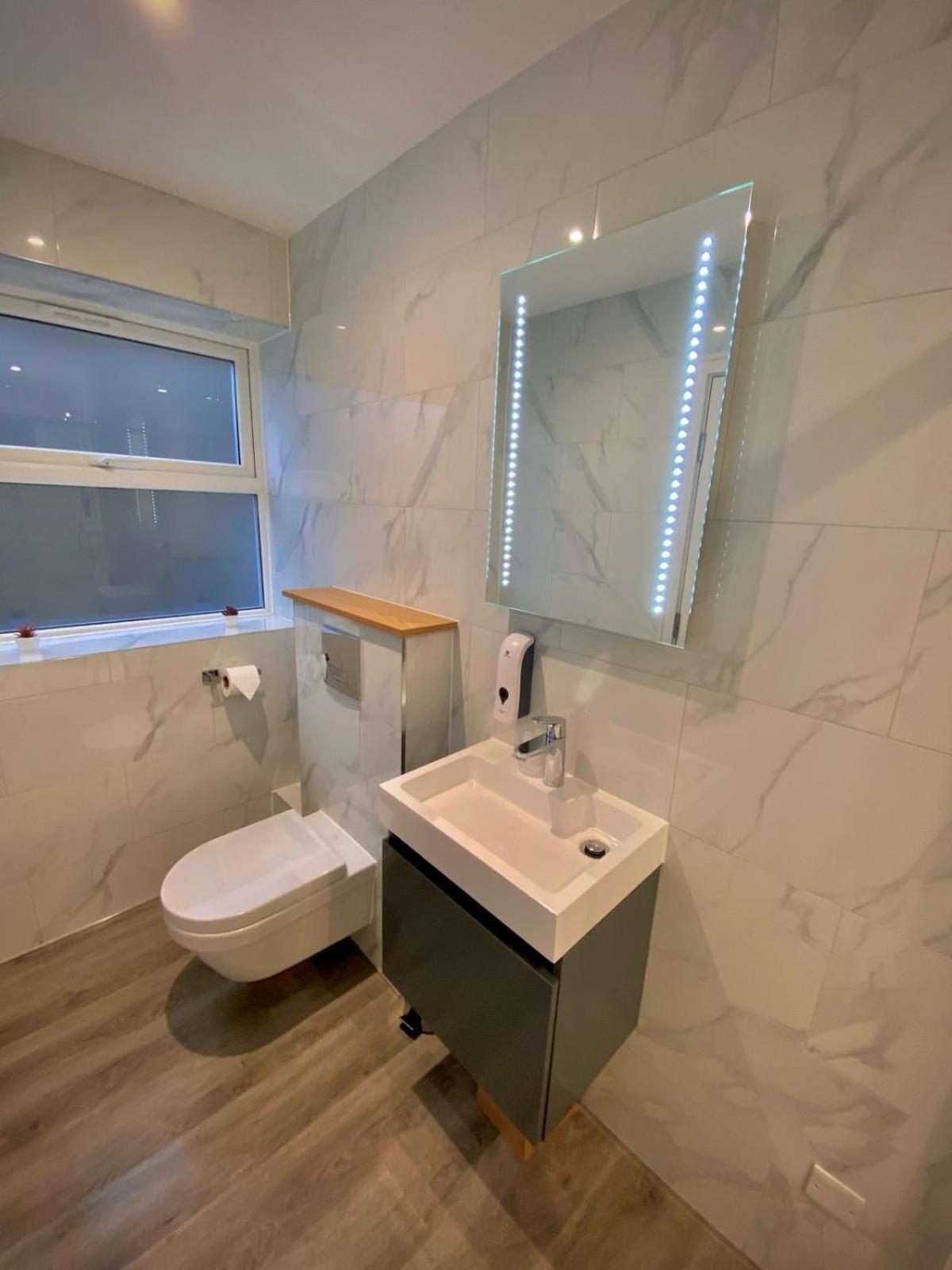 Holtwhites Hotel Enfield Ngoại thất bức ảnh
