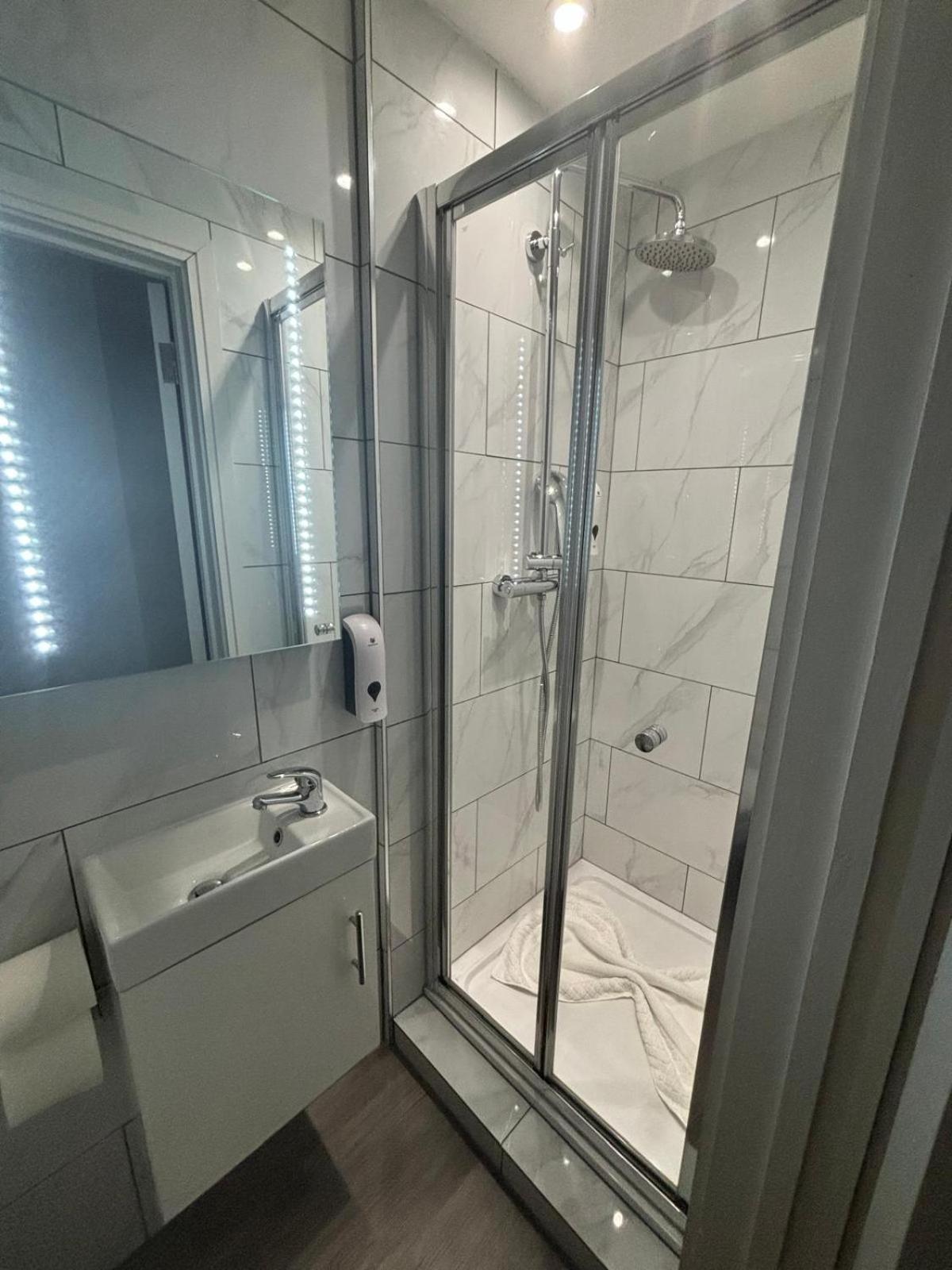 Holtwhites Hotel Enfield Ngoại thất bức ảnh
