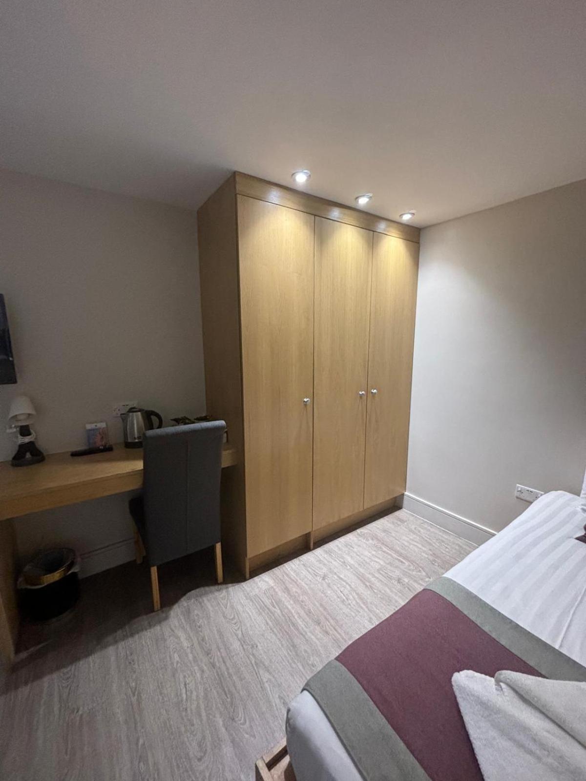 Holtwhites Hotel Enfield Ngoại thất bức ảnh
