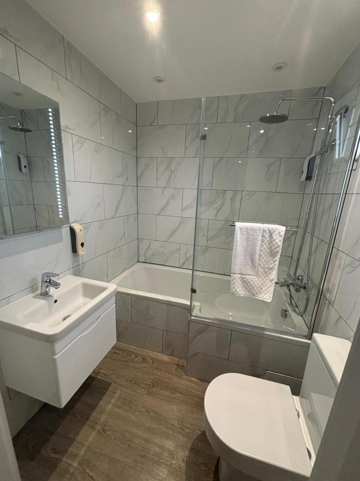Holtwhites Hotel Enfield Ngoại thất bức ảnh