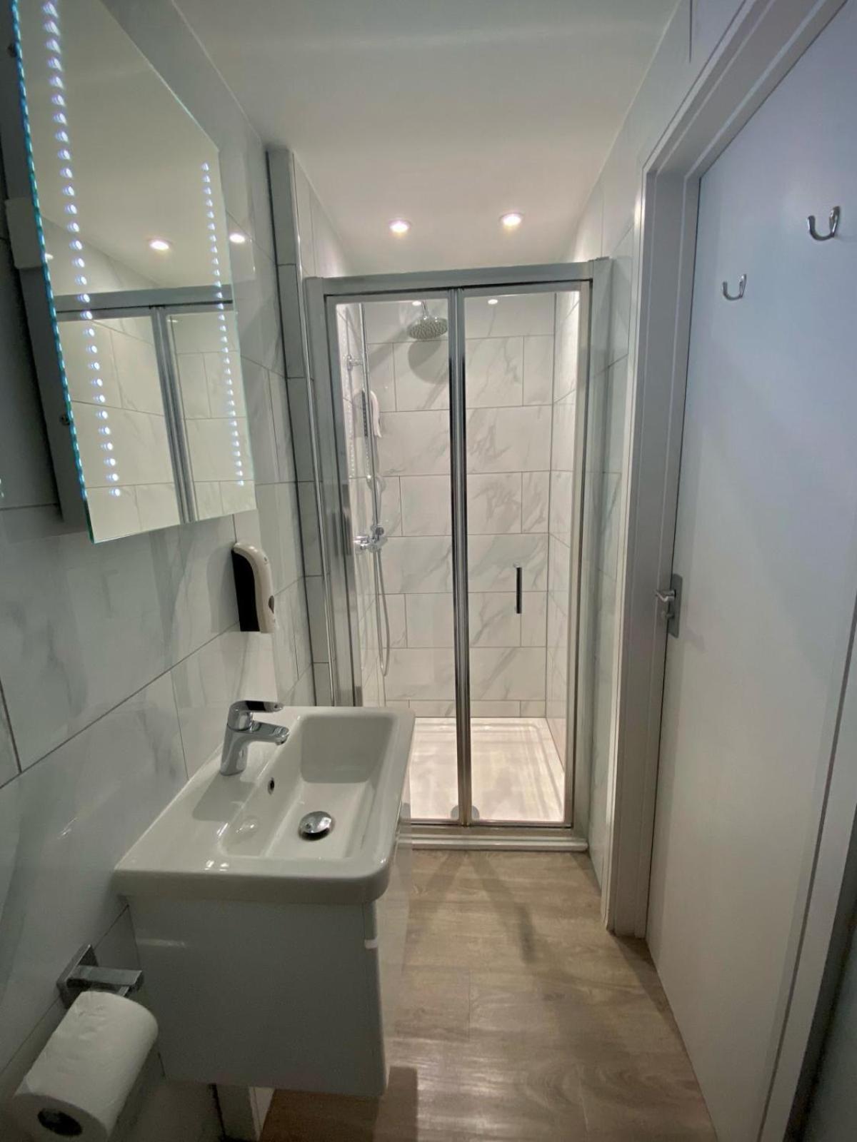 Holtwhites Hotel Enfield Ngoại thất bức ảnh